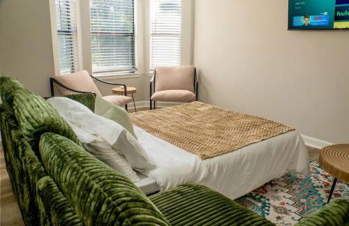 Uptown LUXE Retreat with Parking & Walk to City Center - Foto 11