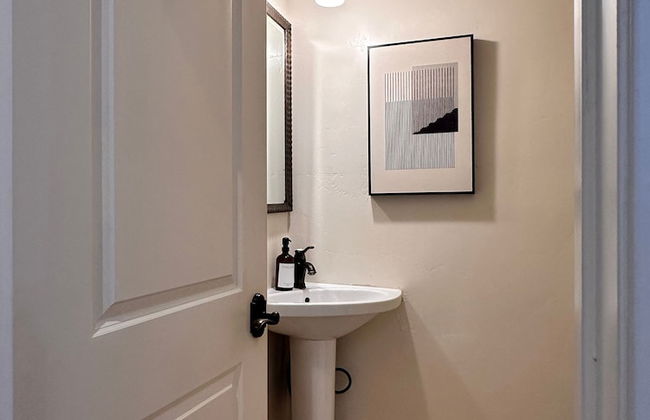 Your Home in San Diego - Two-car Garage - Foto 23