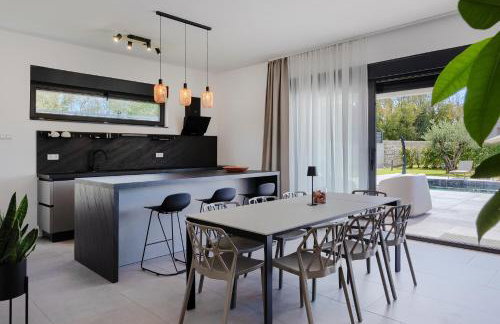 Villa BB Rapsody 10 with heated salt water pool - Foto 17