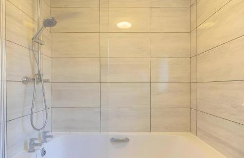 FREE parking, LARGE House for Contractors & Families, Sleeps 7, 25 mins to MANCHESTER & LIVERPOOL - Foto 57