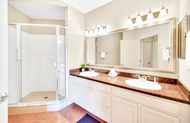 Upstay - Pet-friendly Suite w Hot Tub Pool Sauna - Foto 15