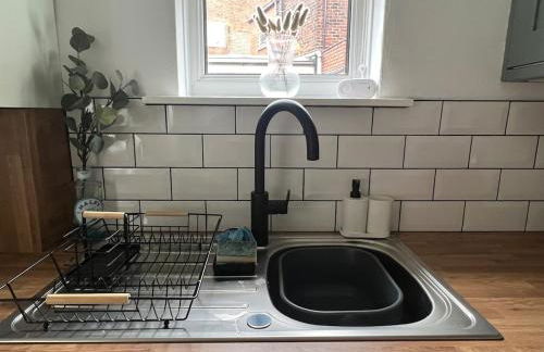 1 Bed Apartment Marple with Work Space - Foto 14