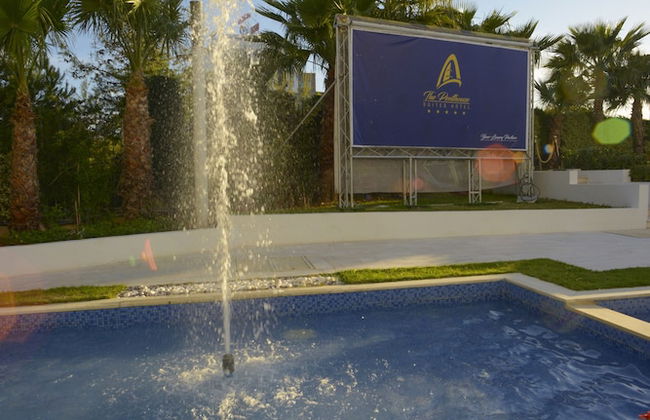 The Penthouse Suites Hotel - Photo 39