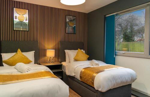 Free Parking New Modern Gem in Harrow - Photo 11