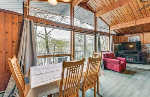 Lake-View Cabin with Furnished Deck in Hadley! - Foto 1