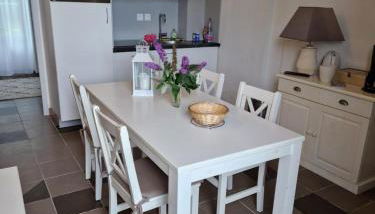 Charmant T3 plain-pied avec terrasse privée, parking gratuit et piscine à Baden - Foto 4