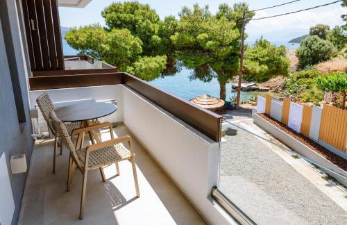 Trizonia Bay Hotel - Photo 79