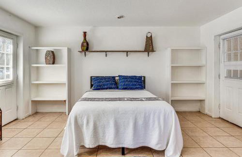 Wooded Couples Retreat with Lanai in Interlachen - Photo 11