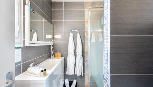 GuestHouse La Costière - logements indépendants - espace piscine jacuzzi - Foto 3