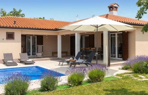 Beautiful Home In Kunj With Wifi - Photo 10