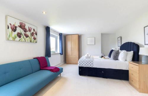 Peaceful 3-Bed Cottage in Eastington, near Stonehouse - Photo 24