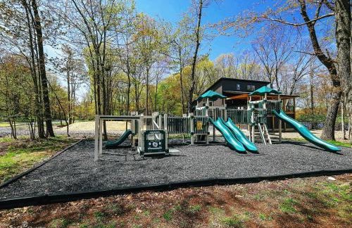 Creekside Family Dreamland - Hot Tub, Firepit, Arcade - Foto 71