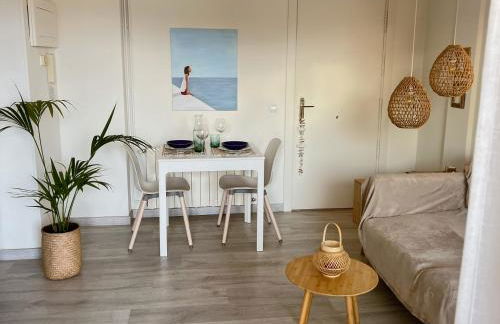 Beachfront, Sea views, Terrace and Parking! - Foto 15