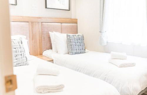 Tastefully decorated lodge on popular holiday park, easy access to Lakes and Dales and free parking - Foto 19