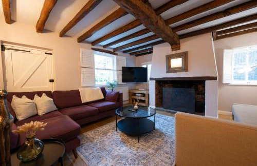 Charming 3BR Cottage Sleeps 8 - 15 Mins to Centre - Foto 2