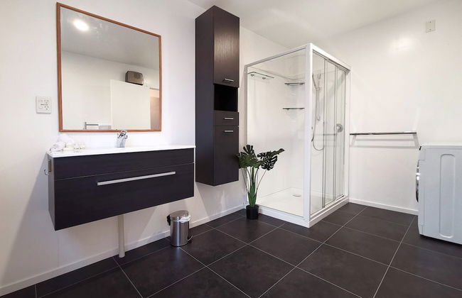 Mountain, lake, sun and this sensational home - Foto 11