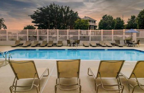 Modern and Comfy-2BR 2BA with pool access - ground floor, Near Outlets & Beaches - Foto 32