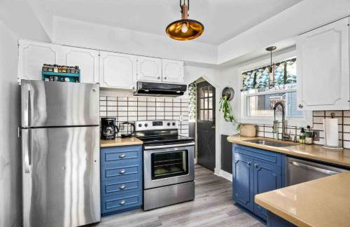 Charming Home in Inner Southeast Portland - Photo 2