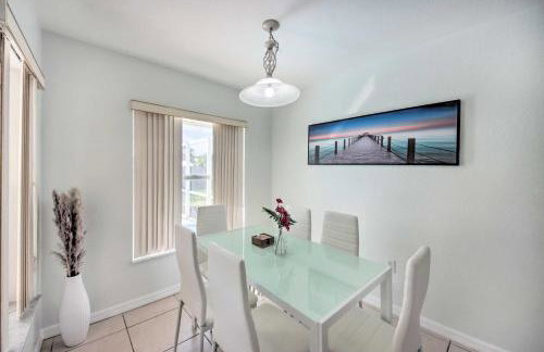 Pool and Fenced Yard Sebring Retreat - Foto 11