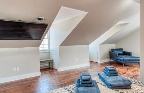 Colonial Quarter hideaway with modern comforts & balcony - near the beach - Photo 21