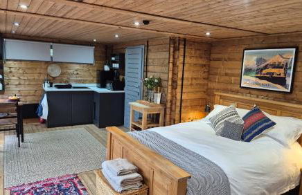 Clarence Cabin, King Bed & Free Parking - Foto 12