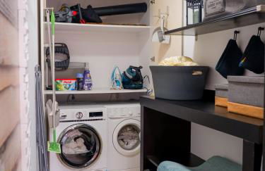 Luxury 2BR Spacious & Stylish with Patio near Metro - Foto 22