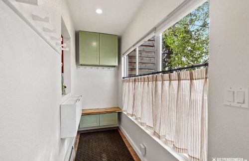 Downtown Retreat: Convenient Family Cottage - Foto 19