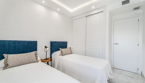 New and Modern Apartment in the heart of Puerto Banús - Photo 5, wardrobe