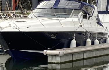 Entire Boat at St Katherine Docks 2 Available select using room options - Photo 2