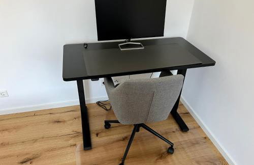 Workplace Apt/27inch Screen for 2 or 4/Kitchen - Foto 14