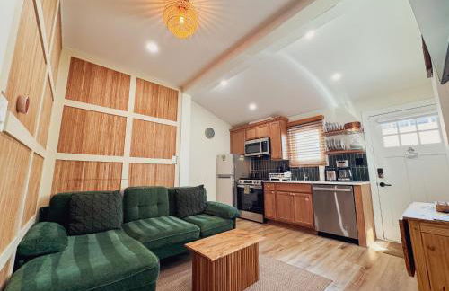 Stylish 2 BR 1 BA Apartment - Steps to the Ocean - Hidden Gem - Foto 1