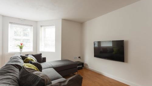 Stunning Contemporary Apartment - Free Parking - 5 Minute Walk To The Beach - Great Location - Fast WiFi - Smart TV With Netflix Included - Contractor Friendly - Perfect For Short and Long Stays - Foto 3