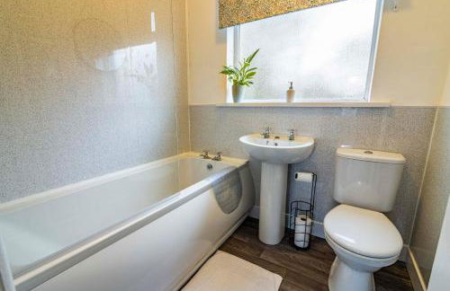 Lovely 4BDR home- Off street parking sleeps 7 - Foto 4