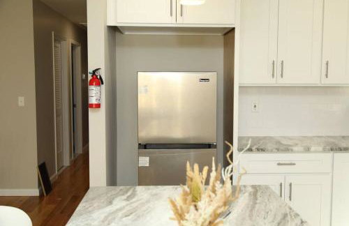 Grace Filled Apartment in Newark - Photo 3