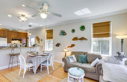 Lovely Carrabelle Home with Lake Views and Pool Access - Foto 4