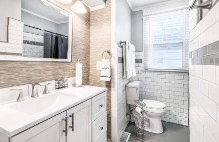 Homey Lodge - Cozy home / Walk to Revolution Mill / Near Downtown / Perfect for groups and family / Free parking - Foto 30