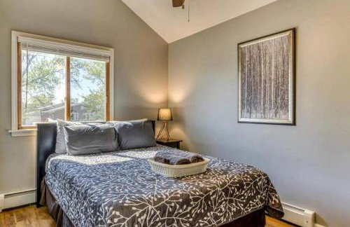 Group Friendly Cabin with Spa on the Deck near Tappan Lake in Ohio - Foto 38