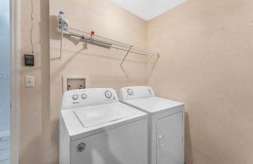 Stunning Newly Renovated Pool Home close to Disney - Foto 18