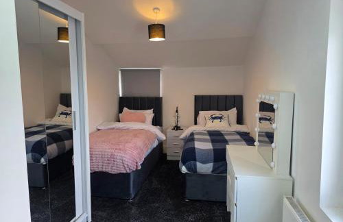 5 Beds 7 guests Private Garden Free Parking - Foto 7