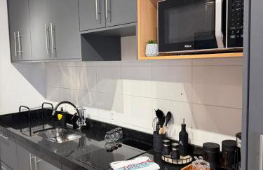 Studio 63 novo, luxuoso e completo com ar condicionado e cama Queen Size - Centro Mogi - Até 4 Pessoas - Foto 15