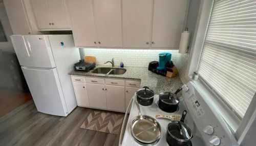 Quiet in Town - 2 beds, Large TVs, Big Parking , Nintendo & EV Ready - Foto 5, stove, toaster