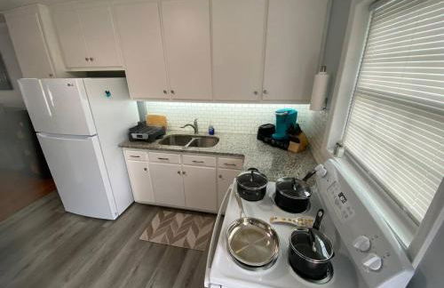 Quiet in Town - 2 beds, Large TVs, Big Parking , Nintendo & EV Ready - Foto 5