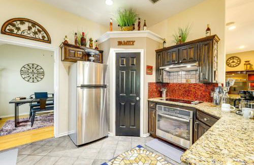 DFW Fun Awaits Family Home in Crowley! - Foto 10