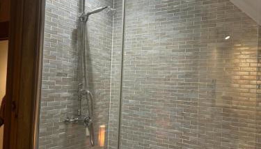 Luxury Three Bedroom Barn Conversion in Devon - Photo 3, Shower