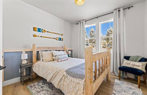 New Mountain Bluebird - walk to lake, golf, and town - game rm - family friendly - sleeps 14 - Photo 17