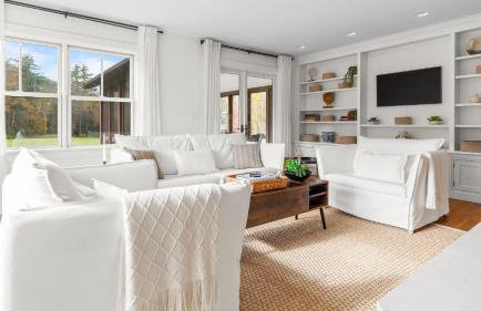 Modern Berkshires Farmhouse w Porch Fireplace Views Beaver Creek by AvantStay - Foto 3