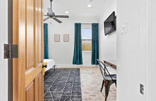 Chic 2BR retreat near French Quarter - Photo 15