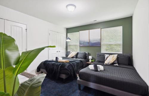 4BR Townhouse King Bed 2-Story Near NC State - Foto 18