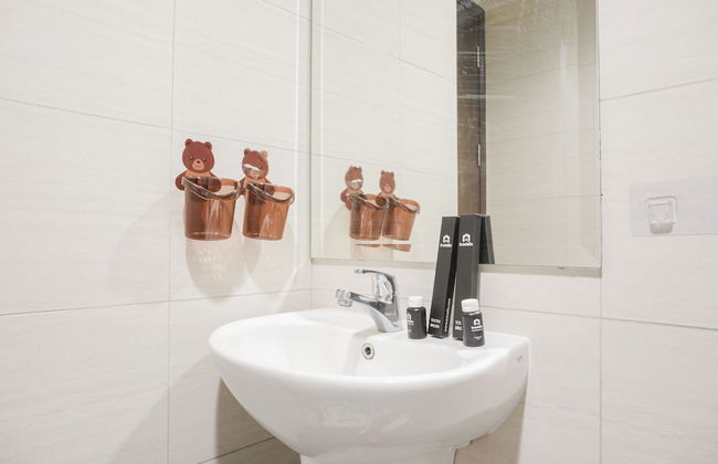 Minimalist and Comfort Living 1BR at Ciputra International Apartment - Foto 6