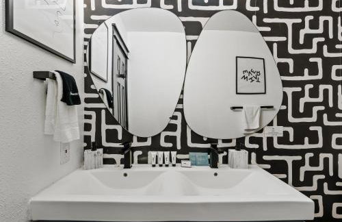 Stunning Carrollton Castle with 4 Bedrooms + Pool + Media Room - Foto 24